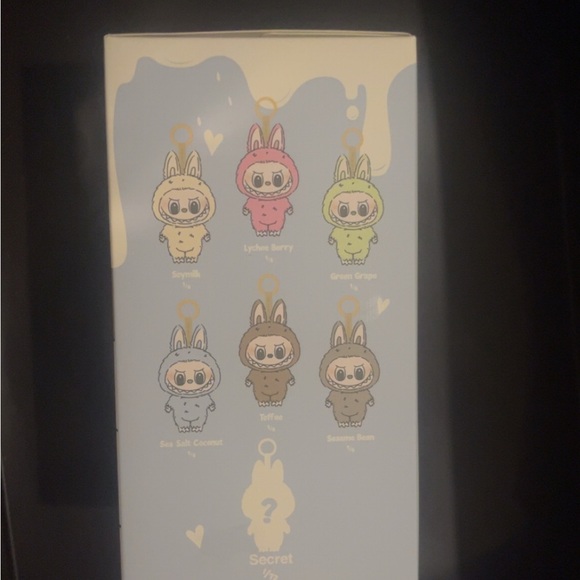 Authentic Exciting Macaron Vinyl Face Figure - Picture 3 of 4